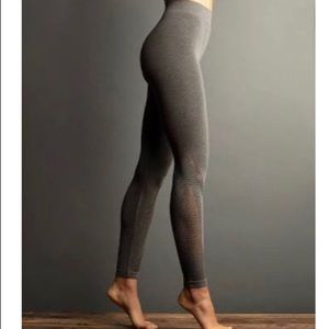 LEMON Pants - Lemon ๐ Summit Edge Leggings Size M/L Grey Soft! LEMON Pants - Lemon ๐ Summit Edge Leggings Size M/L Grey Soft!